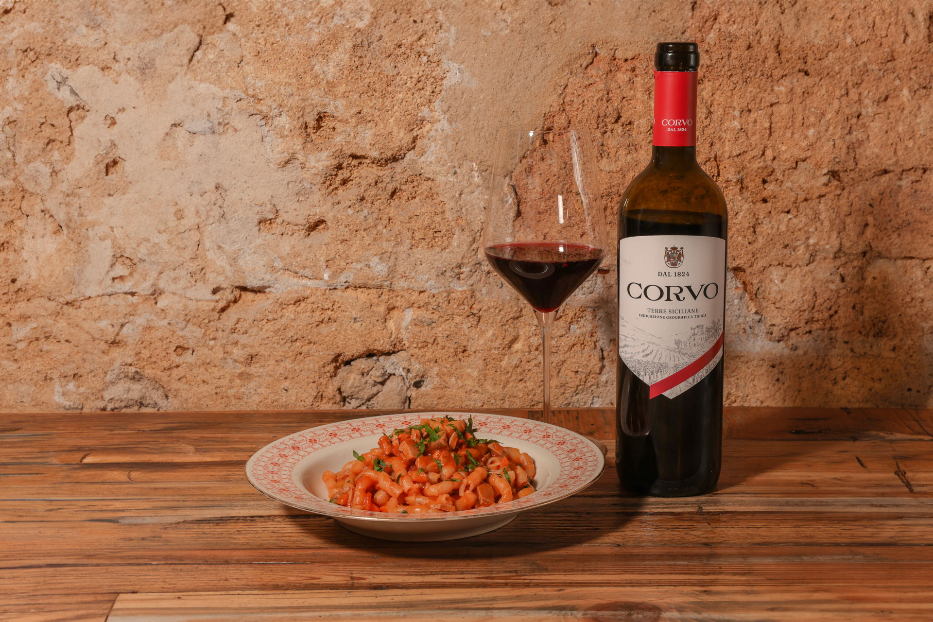 Busiate con ragù di tonno: un piatto di mare saporito | Corvo